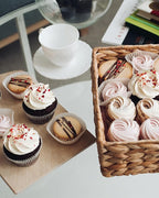 qiqee 600pcs White Cupcake Liners Muffin Linner No Smell, Food Grade Baking Cups（Standard Size）